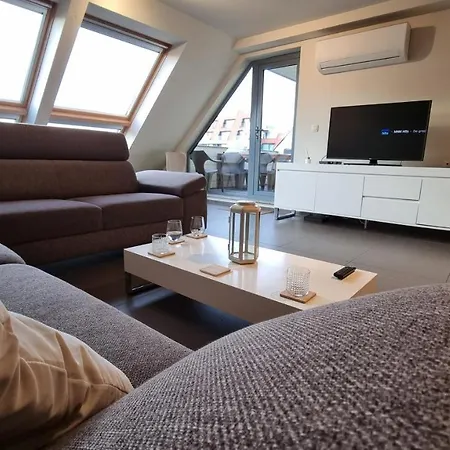 Sans Souci Superior - Ruim, Lichtrijk Met Prive Parking Apartment *