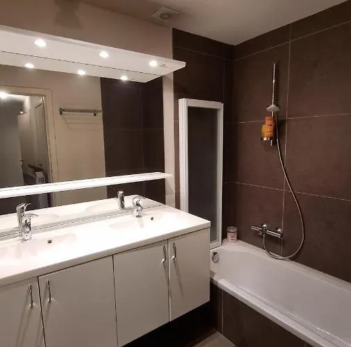 Sans Souci Superior - Ruim, Lichtrijk Met Prive Parking דירה ניופורט